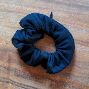 Black Hidden Pocket Scrunchie